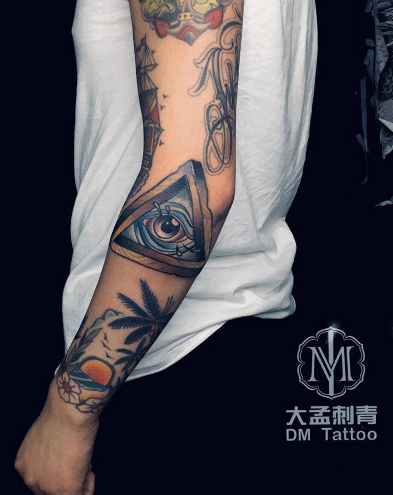 上帝之眼纹身图片_手臂Old School纹身图案