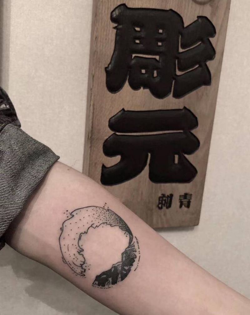 海浪纹身图片_图腾点刺纹身图案