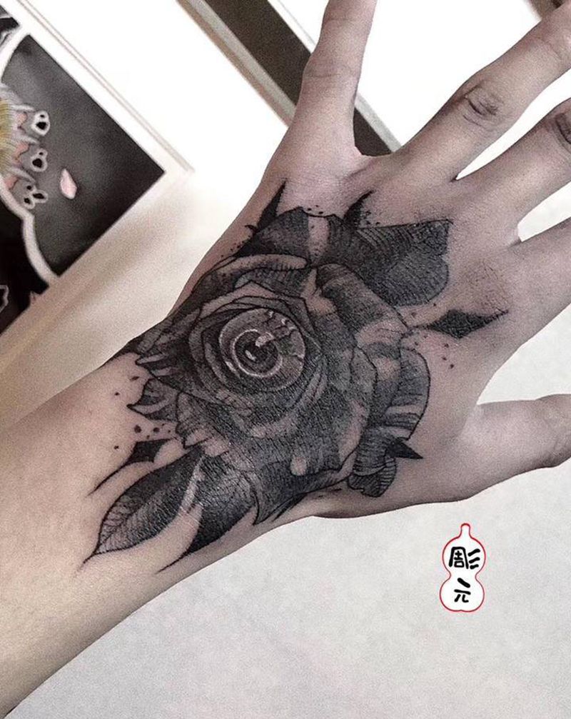 手背纹身图片_Old School纹身图案