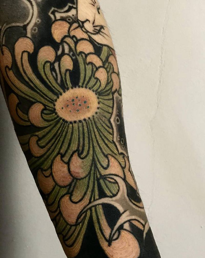 菊花猫纹身图片_手臂老传统纹身图案