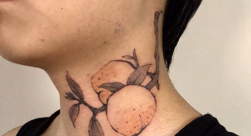 桃儿纹身图片_颈部老传统纹身图案