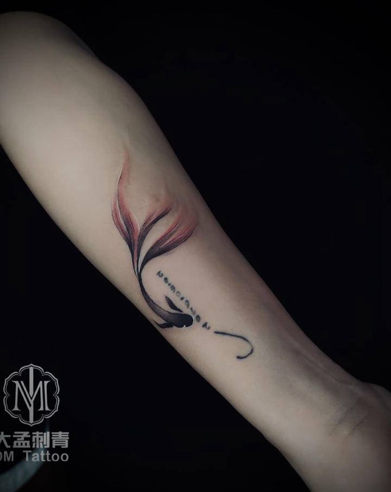 水墨鱼纹身图片_手臂水墨纹身图案