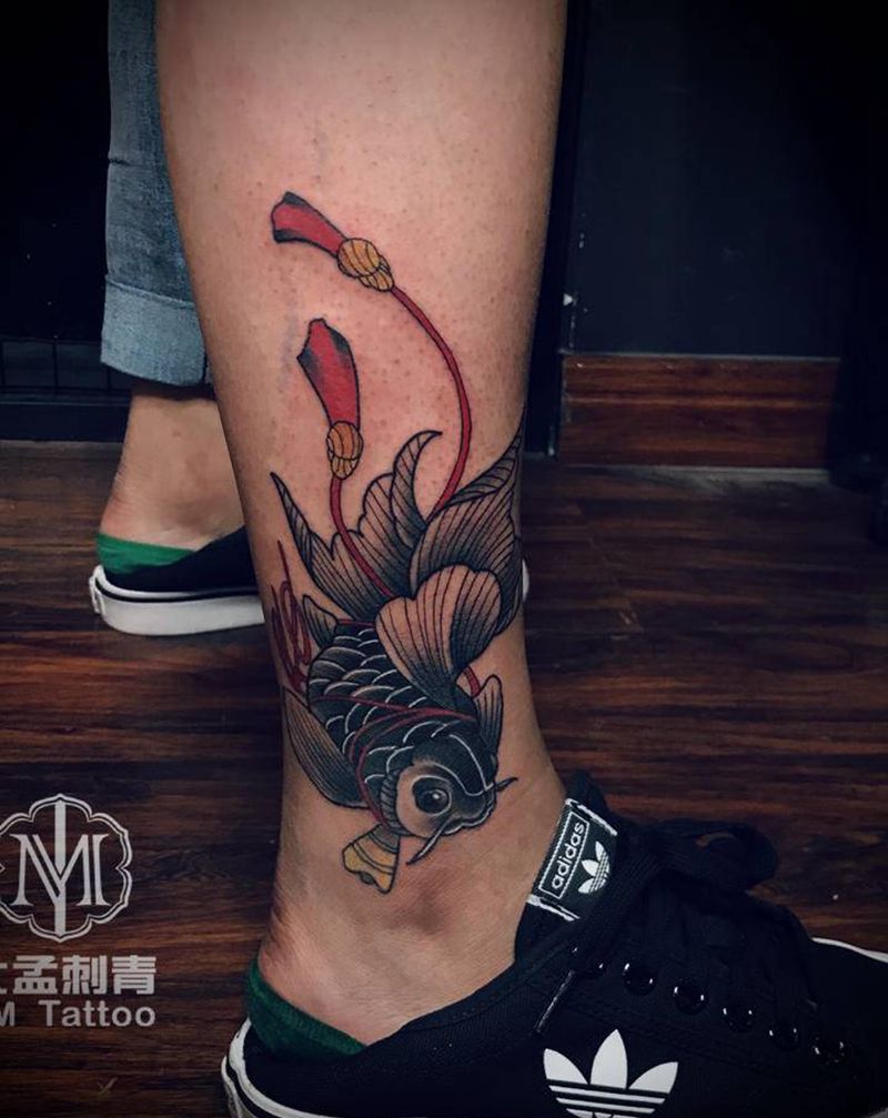 金鱼纹身图片_腿部新传统纹身图案