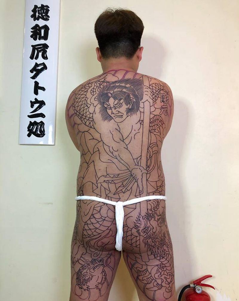 过程纹身图片_背部老传统纹身图案