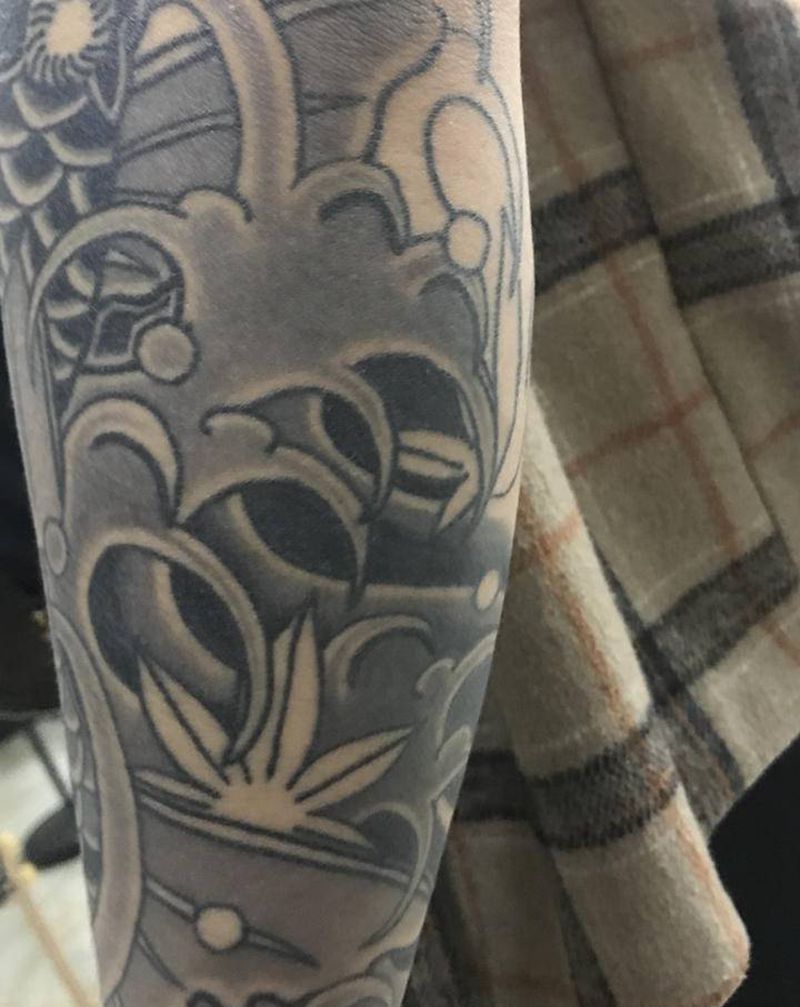 传统雾面（未完成）纹身图片_手臂老传统纹身图案