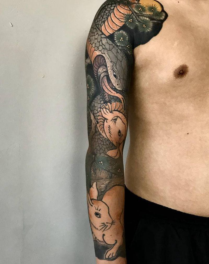 蛇盘兔纹身图片_手臂老传统蛇兔子纹身图案