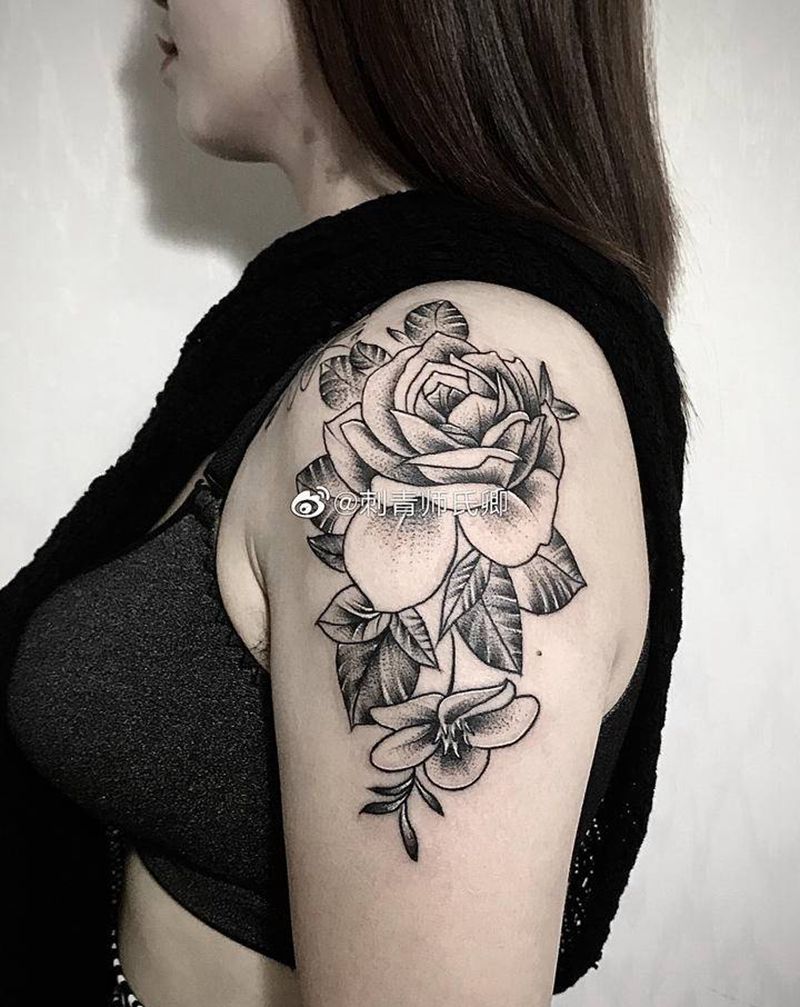 偶尔做个素花风格纹身图片_肩部点刺纹身图案