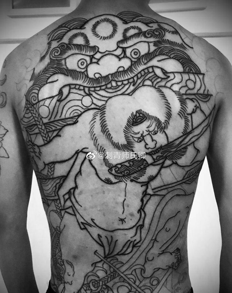 张顺破水门纹身图片_背部老传统纹身图案