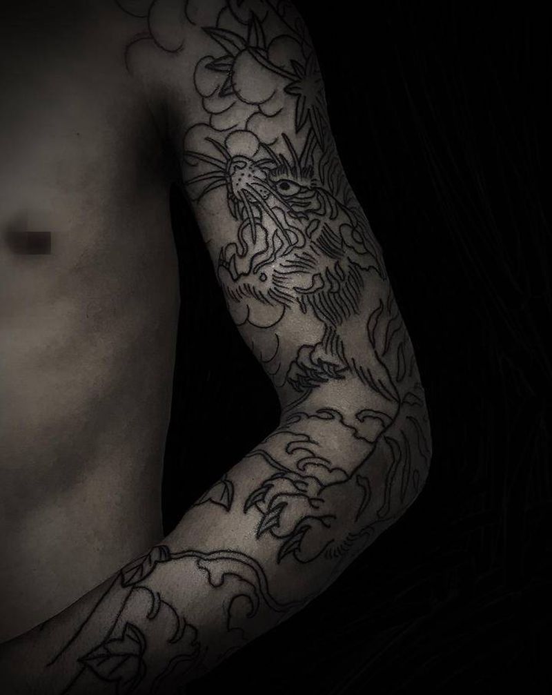 猛虎出山纹身图片_手臂老传统纹身图案