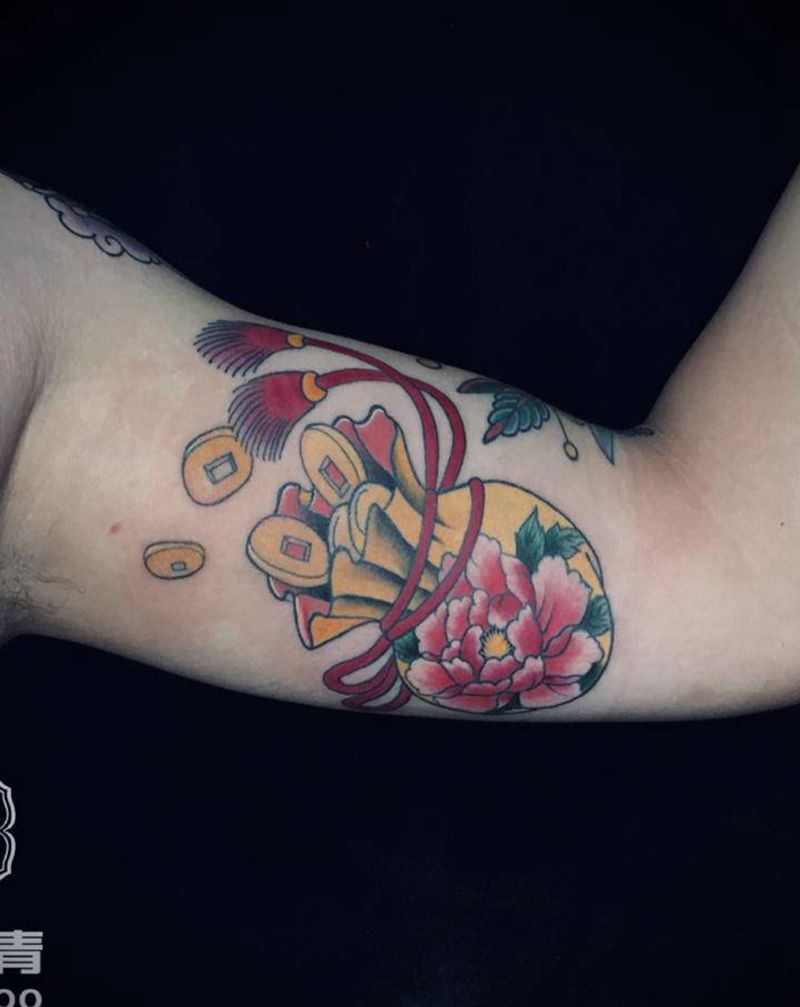 福袋钱袋纹身图片_手臂Old School纹身图案