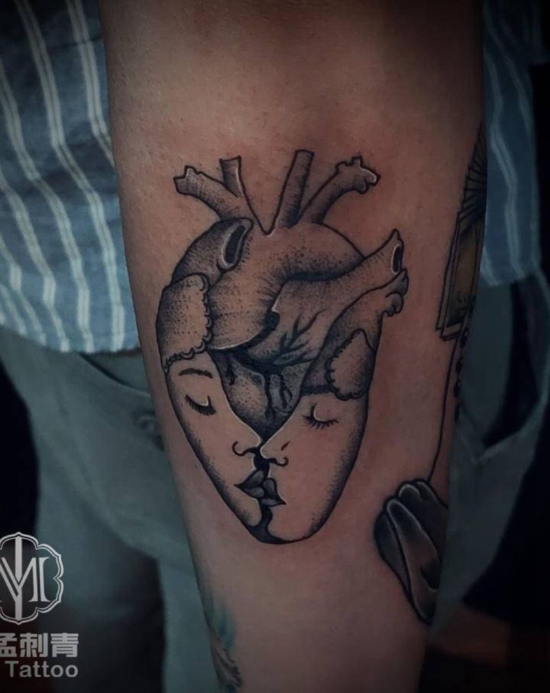心脏纹身图片_手臂点刺纹身图案