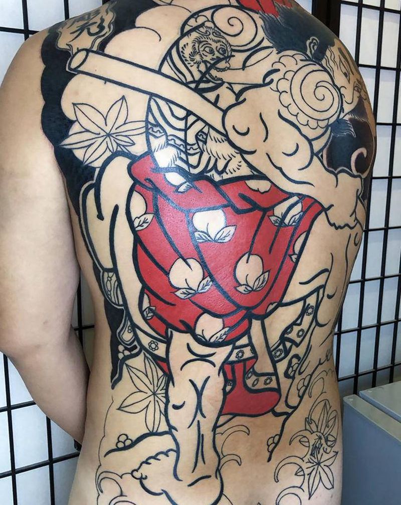 未完成纹身图片_背部老传统纹身图案