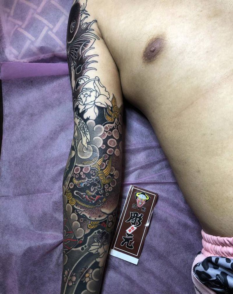 花臂纹身图片_手臂老传统纹身图案