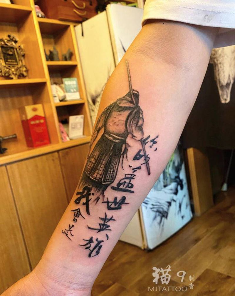 至尊宝纹身图片_手臂手部新传统图腾至尊宝背影纹身图案