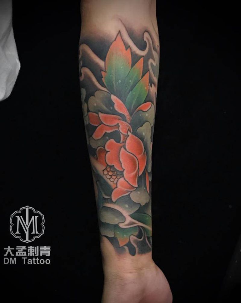 牡丹纹身图片_手臂新传统纹身图案