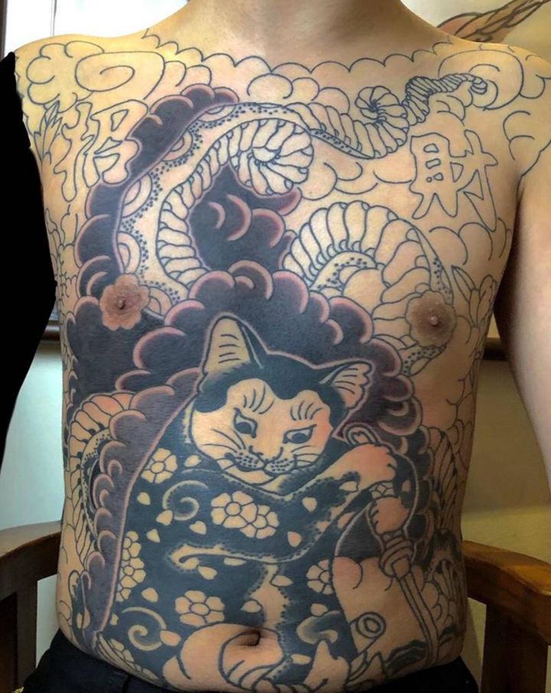 猫纹身图片_胸部腹部老传统纹身图案