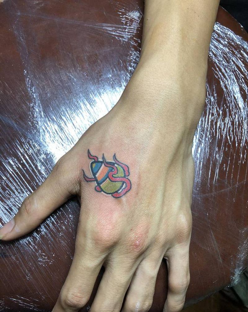 覆盖纹身图片_手部老传统纹身图案