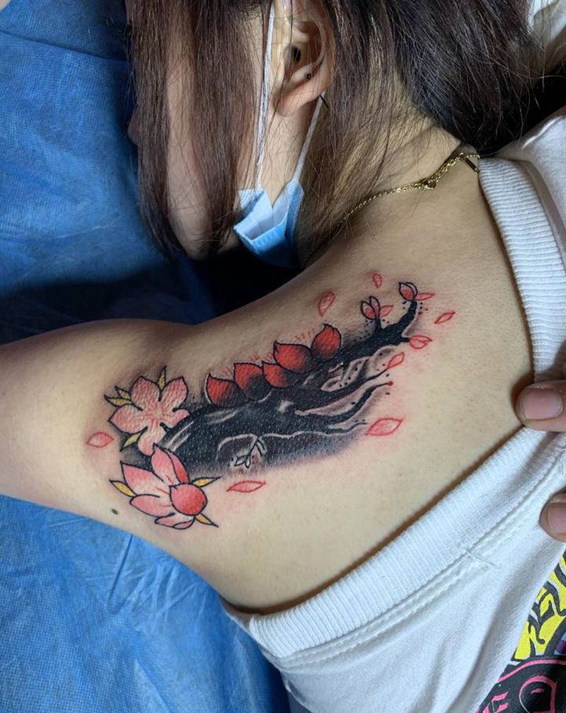 樱花遮盖纹身图片_背部纹身图案