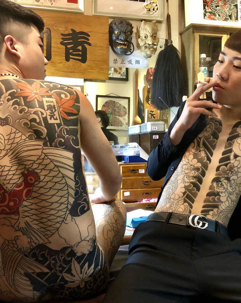 客人纹身图片_腹部背部新传统纹身图案