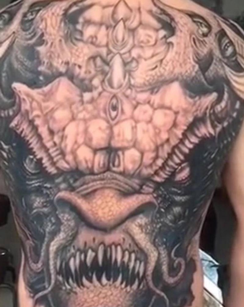 龙威纹身图片_肩部纹身图案