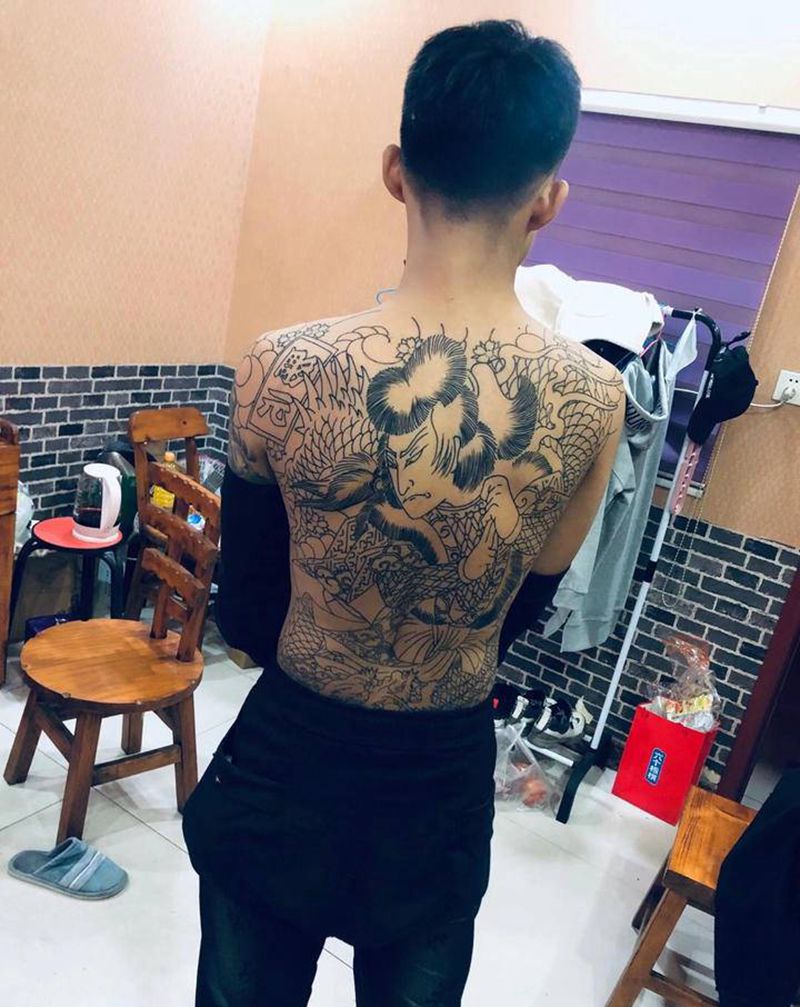 传统纹身图片_背部老传统纹身图案