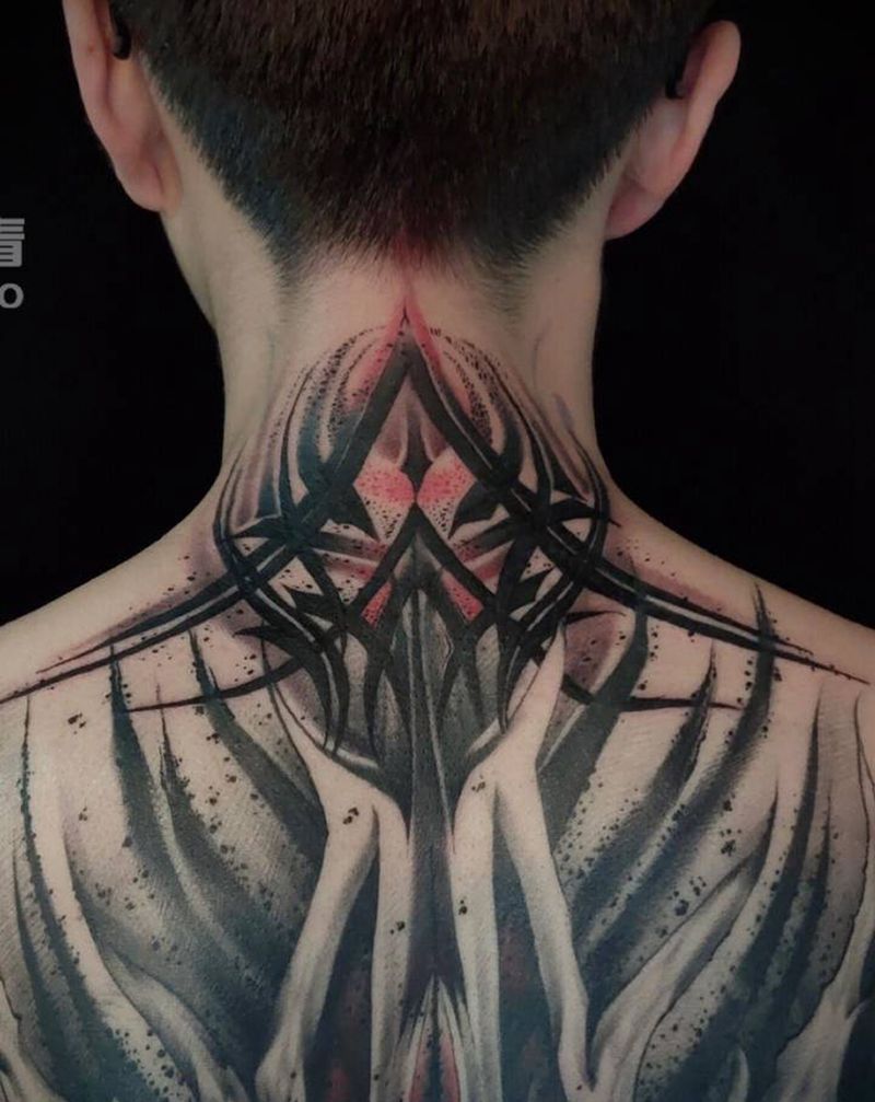 脖子暗黑小图纹身图片_颈部暗黑纹身图案