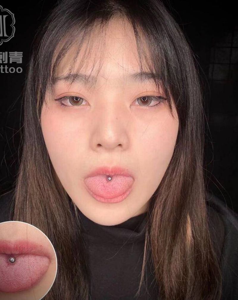 舌钉纹身图片_舌纹身图案