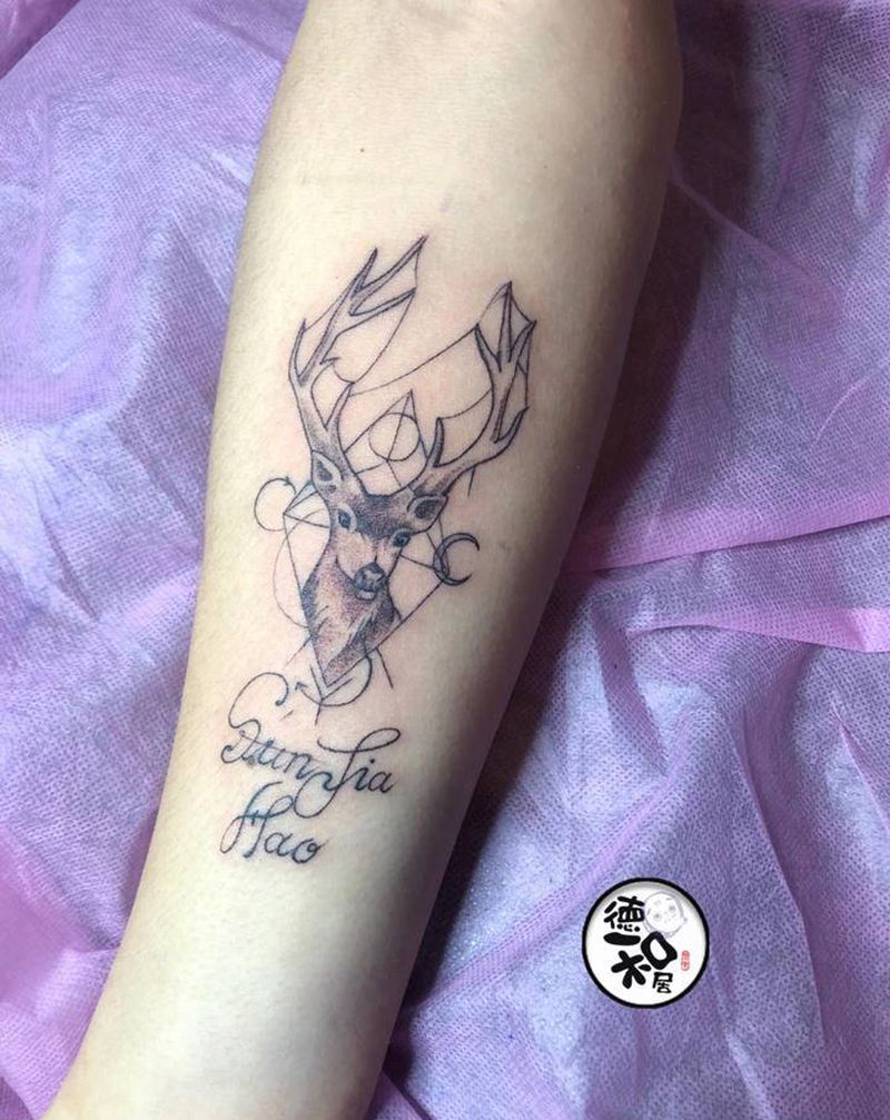 小鹿纹身图片_手臂点刺几何纹身图案