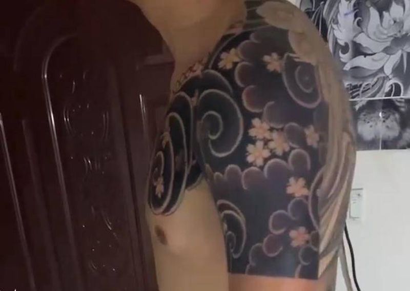 日式半甲纹身图片_胸部老传统纹身图案