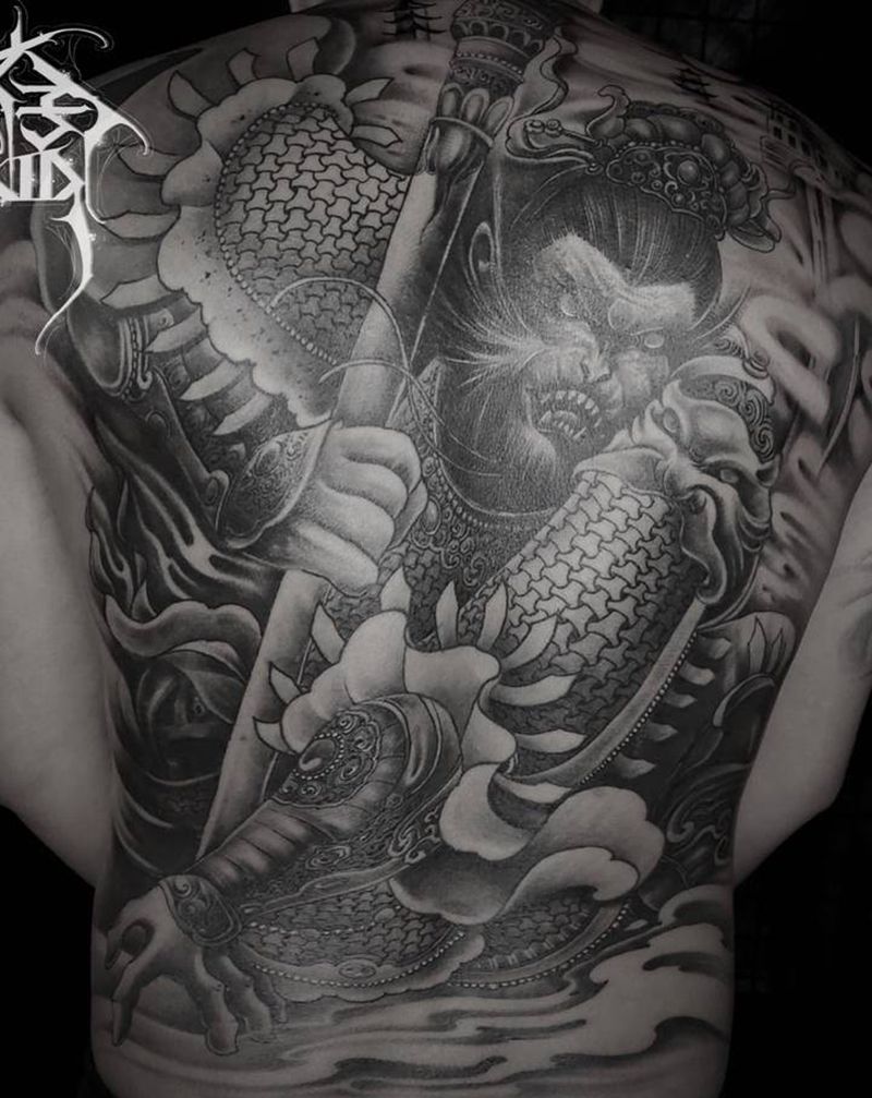 满背斗战圣佛纹身图片_背部新传统纹身图案