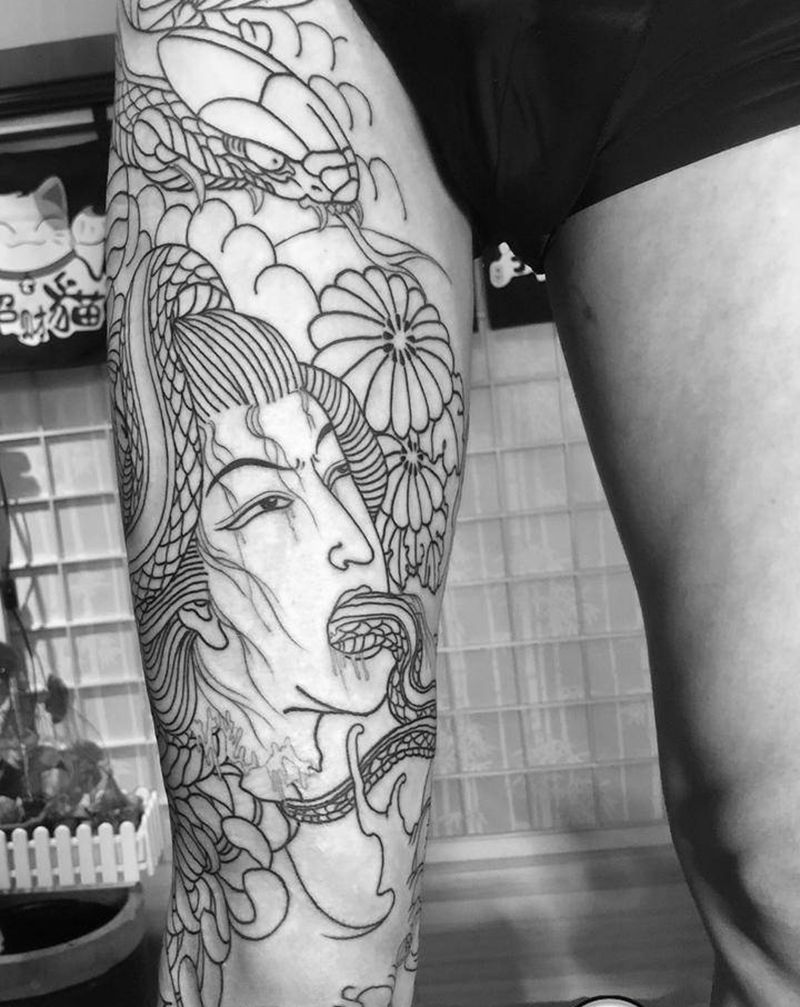 花腿生首纹身图片_腿部老传统纹身图案