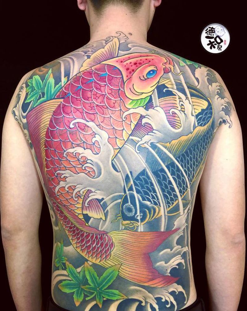 新传统满背双鱼纹身图片_背部新传统纹身图案