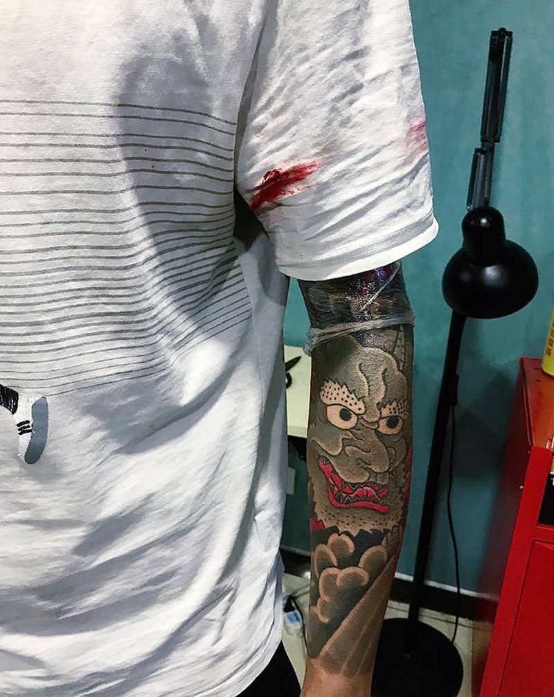 黑红配纹身图片_手臂老传统纹身图案