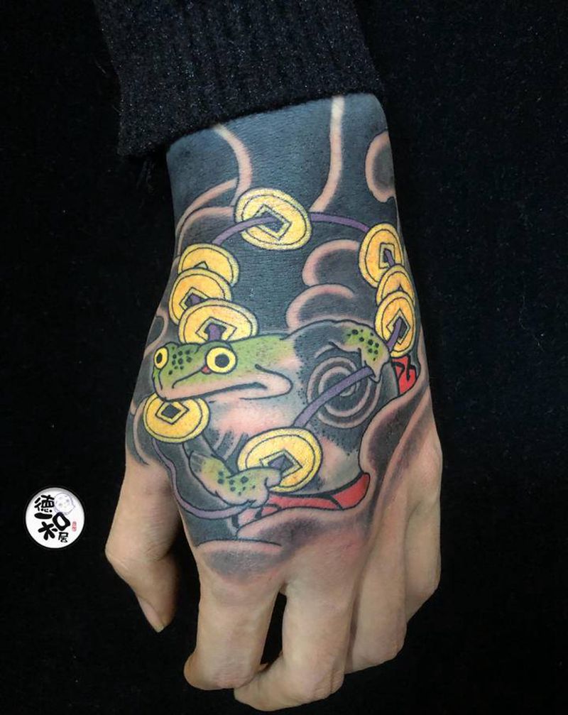 手背蛙纹身图片_手部老传统纹身图案