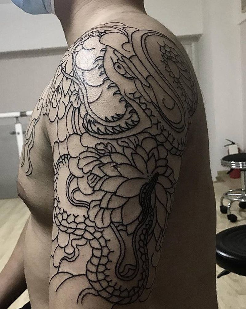 蛇盘菊纹身图片_手臂老传统纹身图案