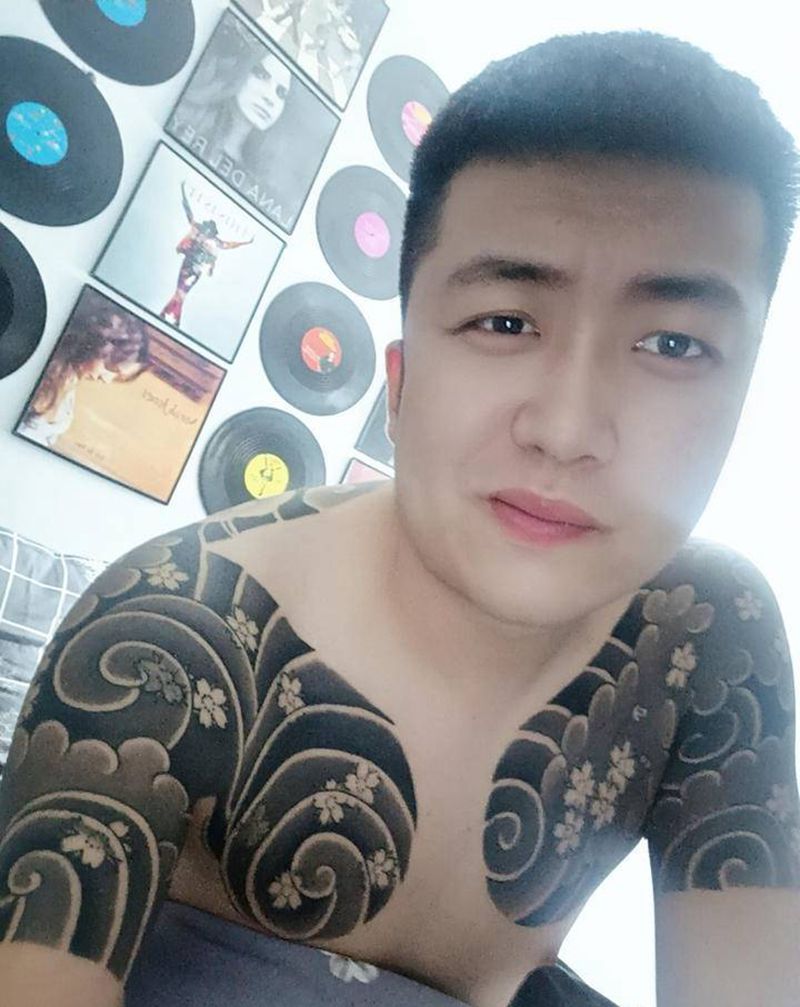 日式双半甲纹身图片_肩部胸部老传统纹身图案