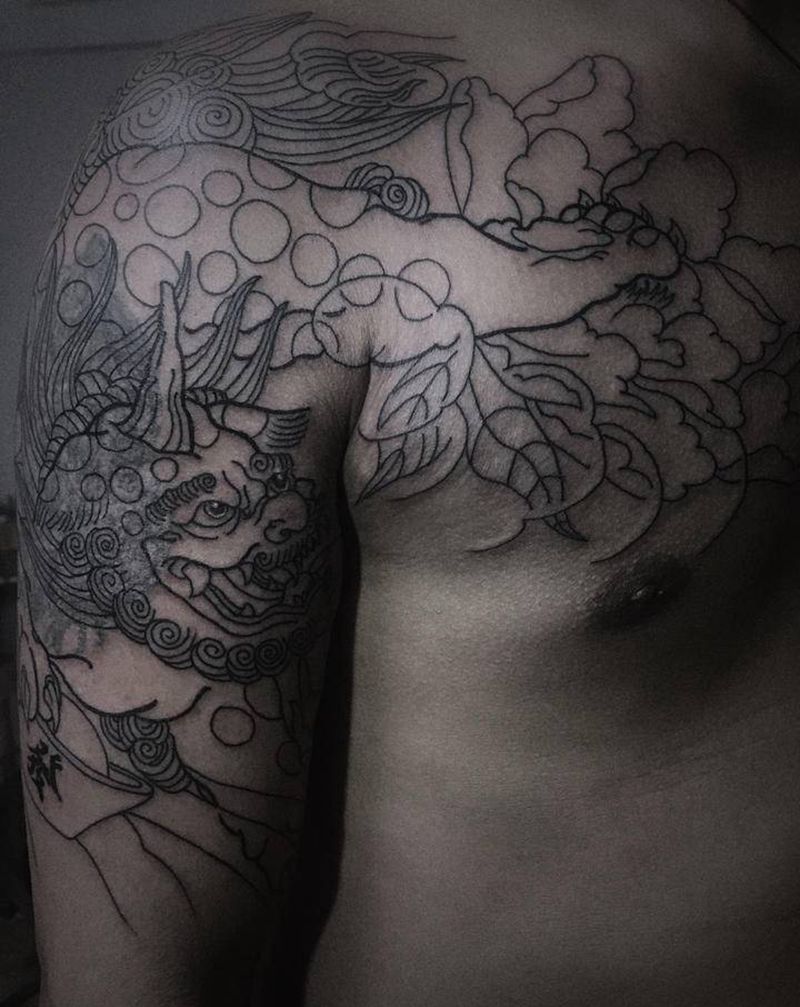 貔貅半甲纹身图片_手臂胸部老传统纹身图案