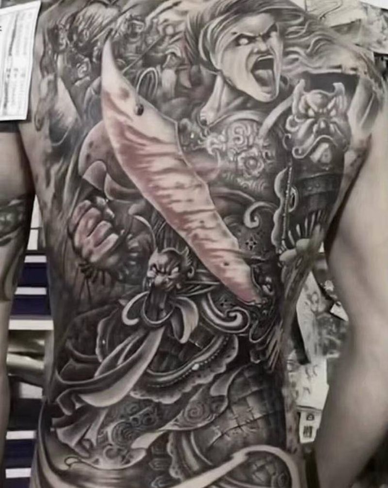 杀神白启纹身图片_背部新传统纹身图案
