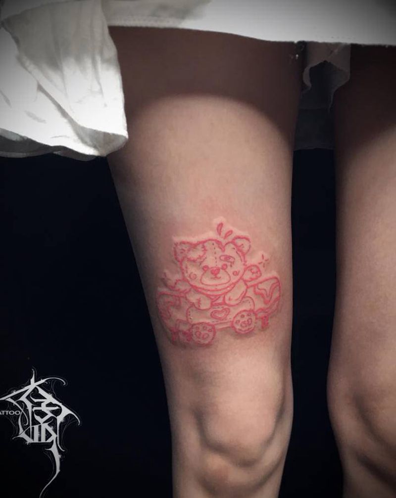 小熊纹身图片_腿部纹身图案