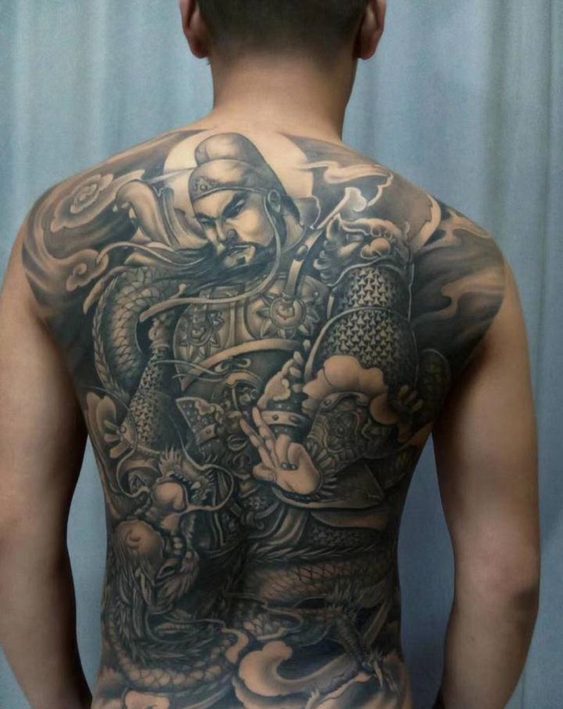 徒弟作品纹身图片_背部新传统纹身图案