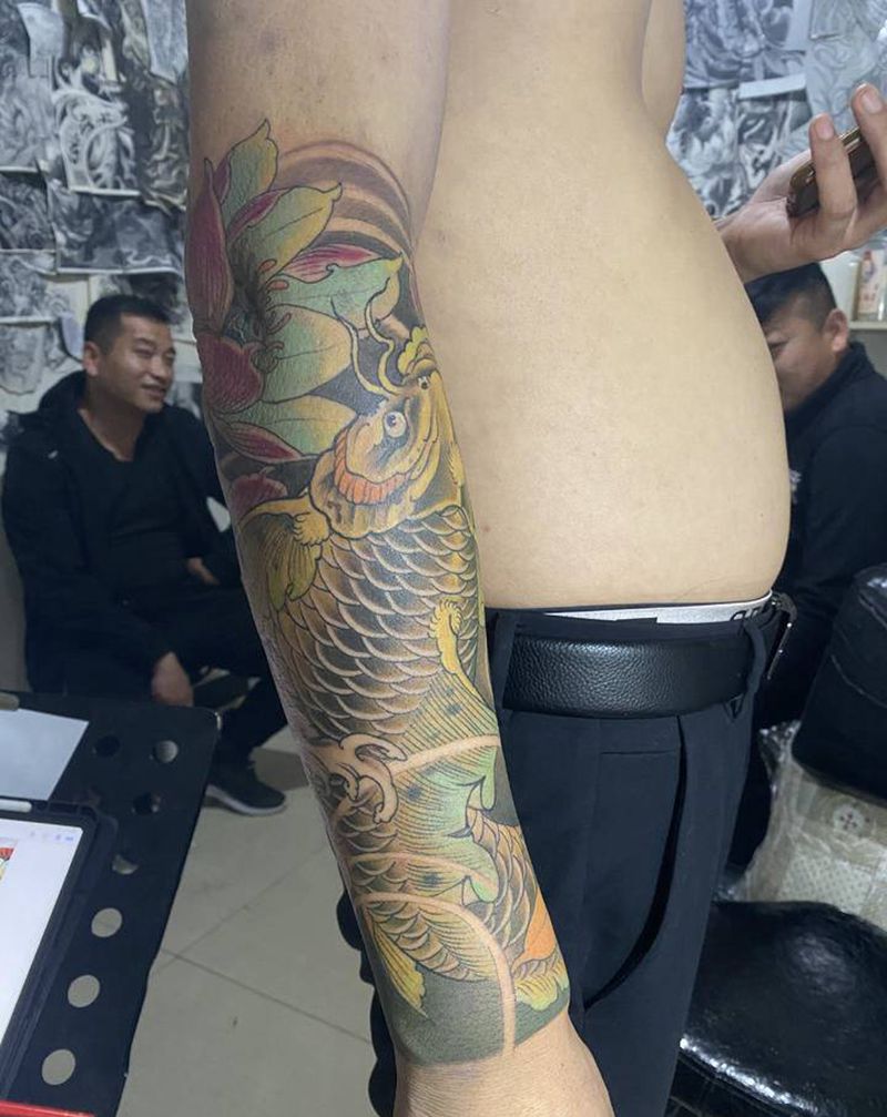招财鱼纹身图片_手臂新传统纹身图案