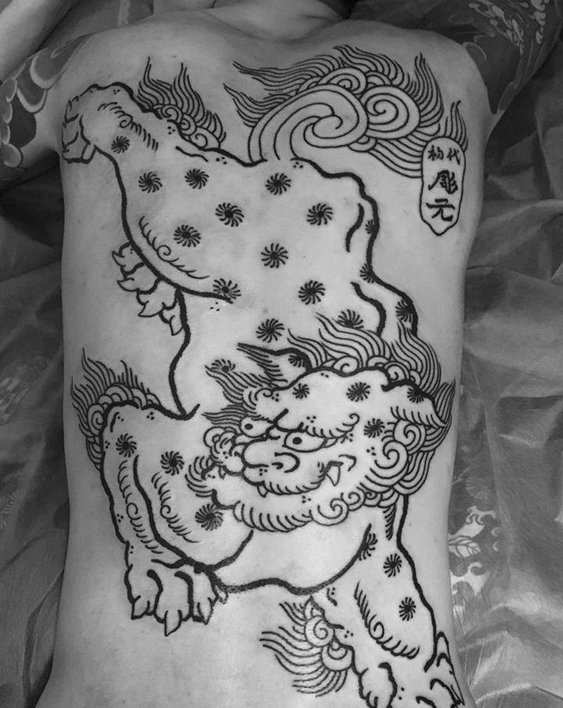 满背唐狮纹身图片_老传统纹身图案