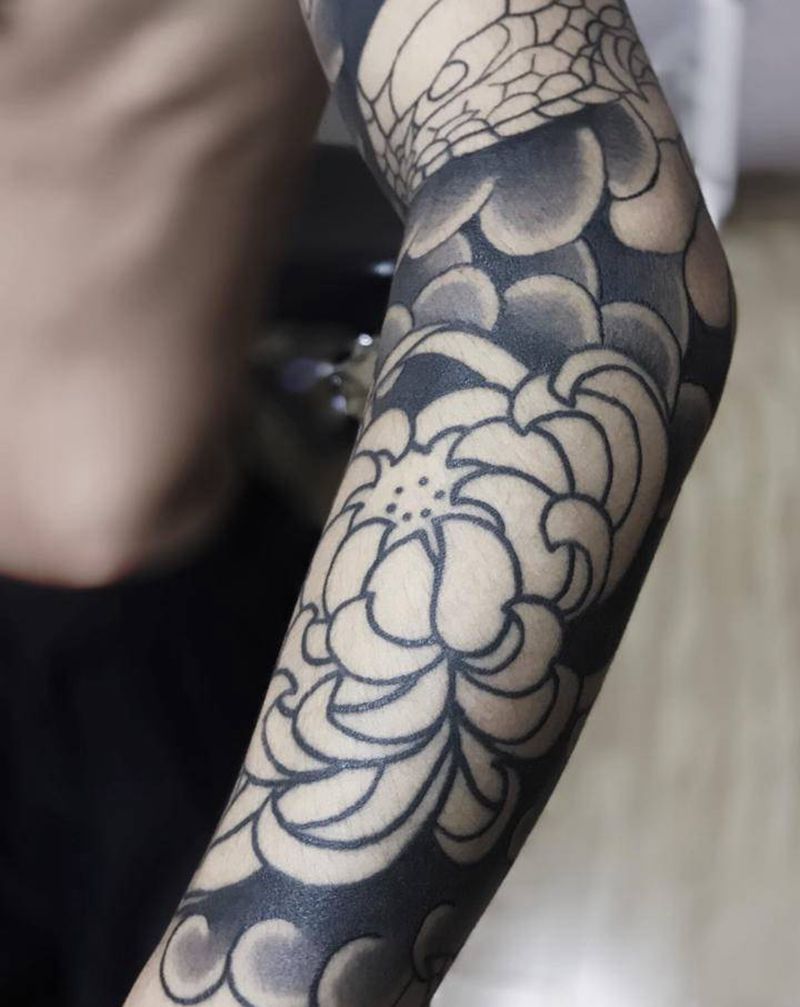 雾面恢复半年纹身图片_手臂老传统纹身图案