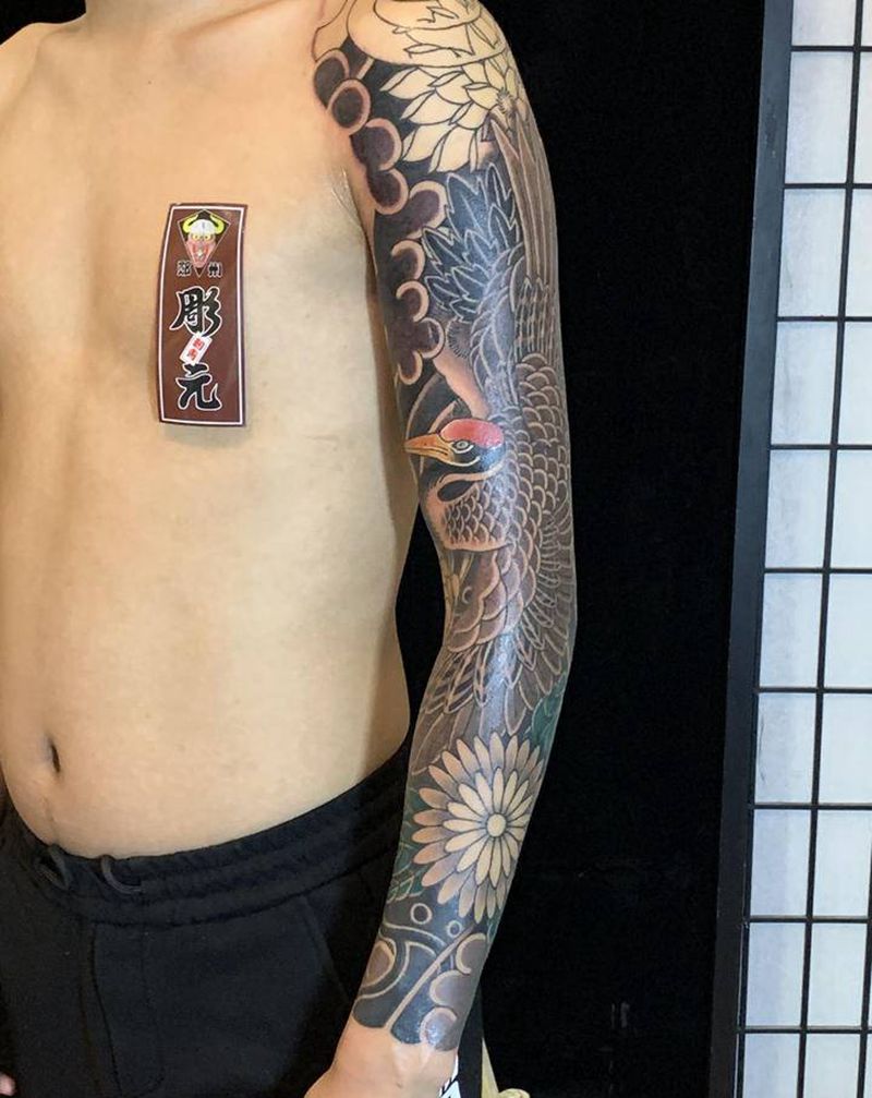 花臂鹤纹身图片_手臂老传统纹身图案