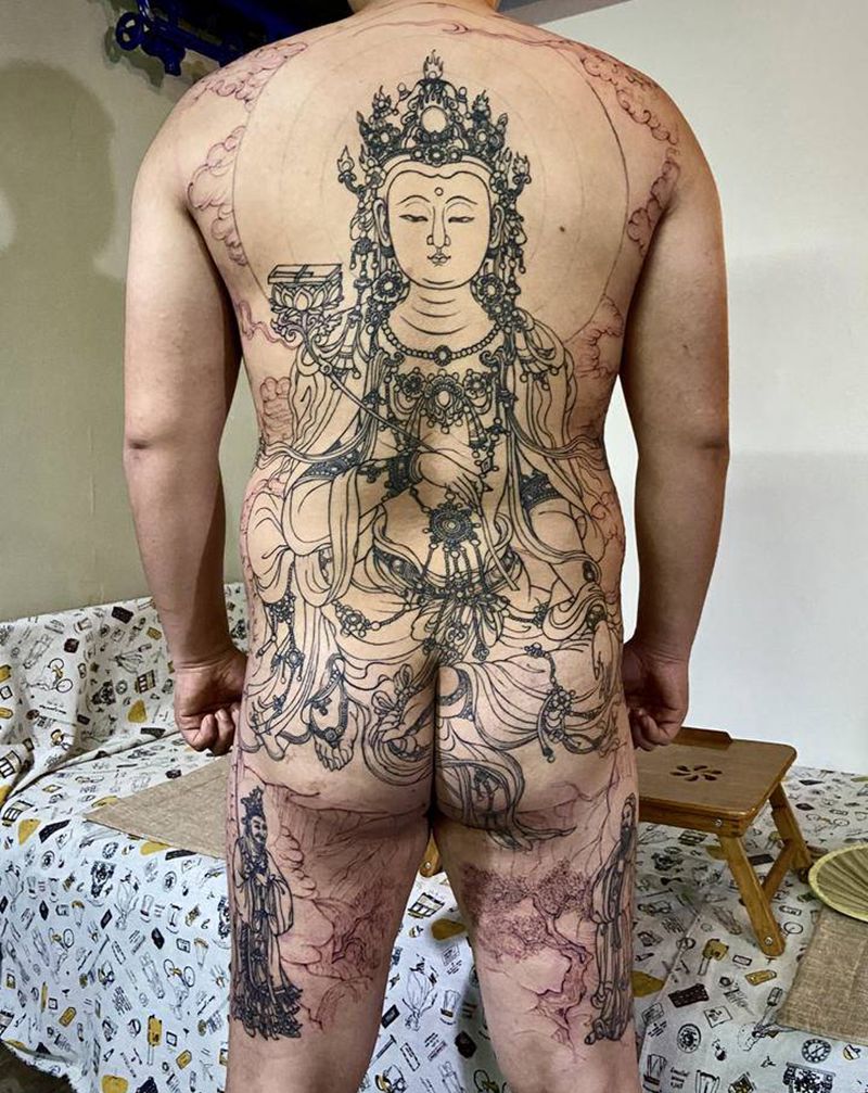 满背菩萨纹身图片_背部老传统纹身图案