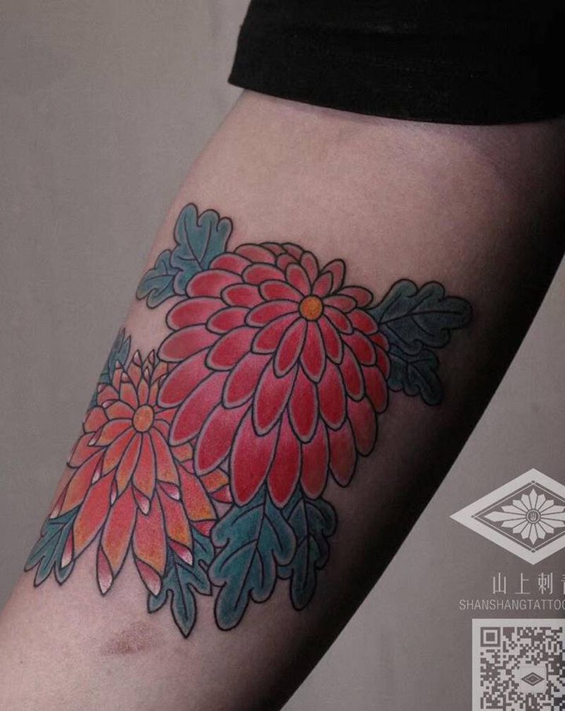 菊纹身图片_手臂老传统日式纹身图案
