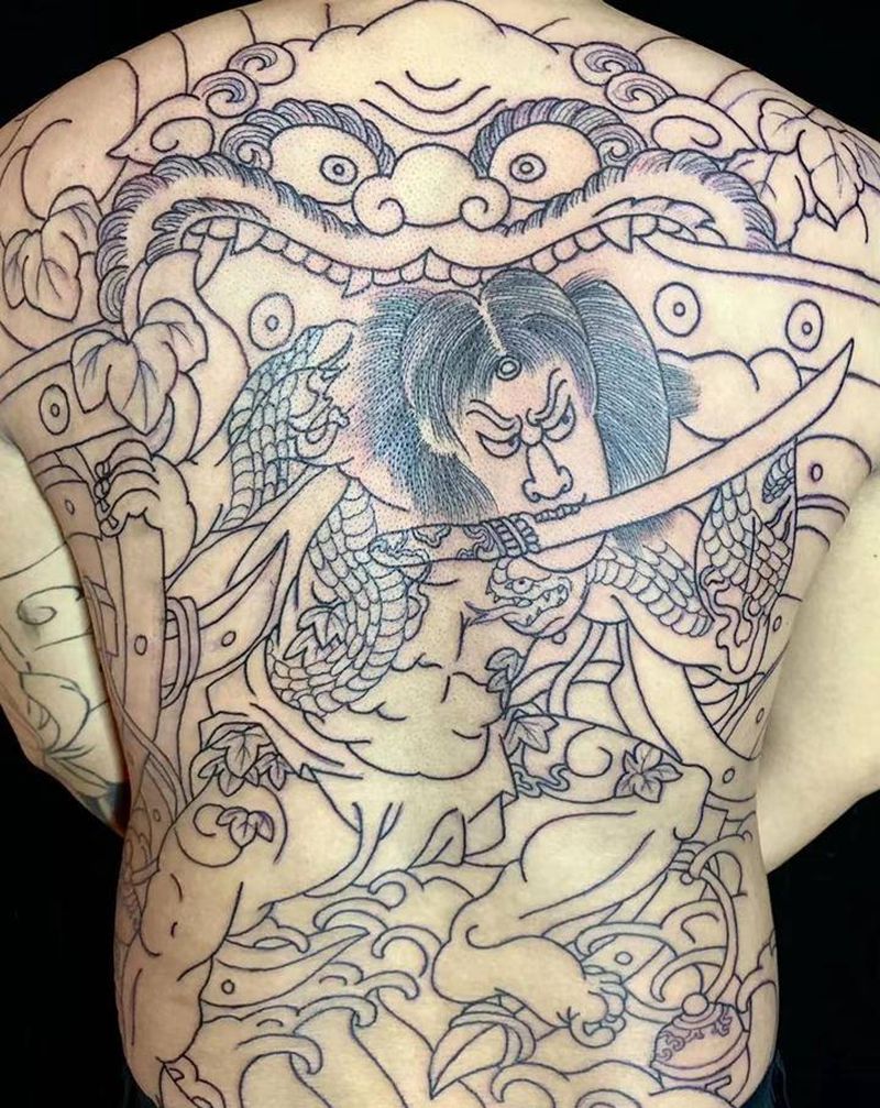 彫勇小作纹身图片_背部老传统纹身图案