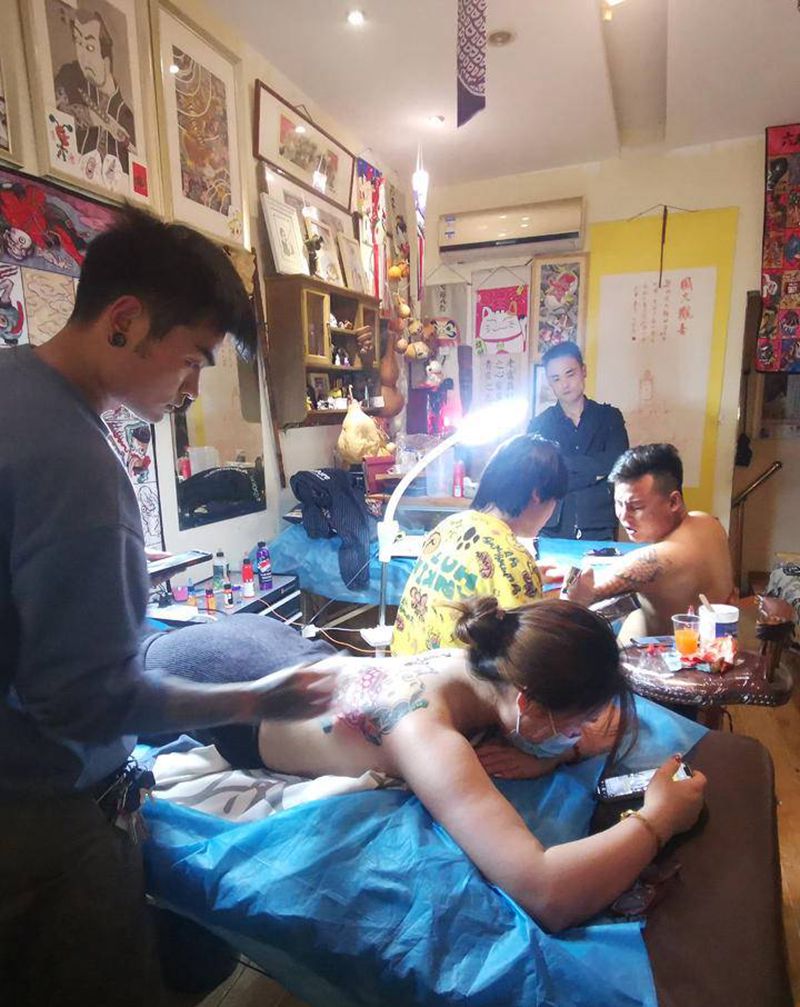 屋里窗外纹身图片_老传统纹身图案