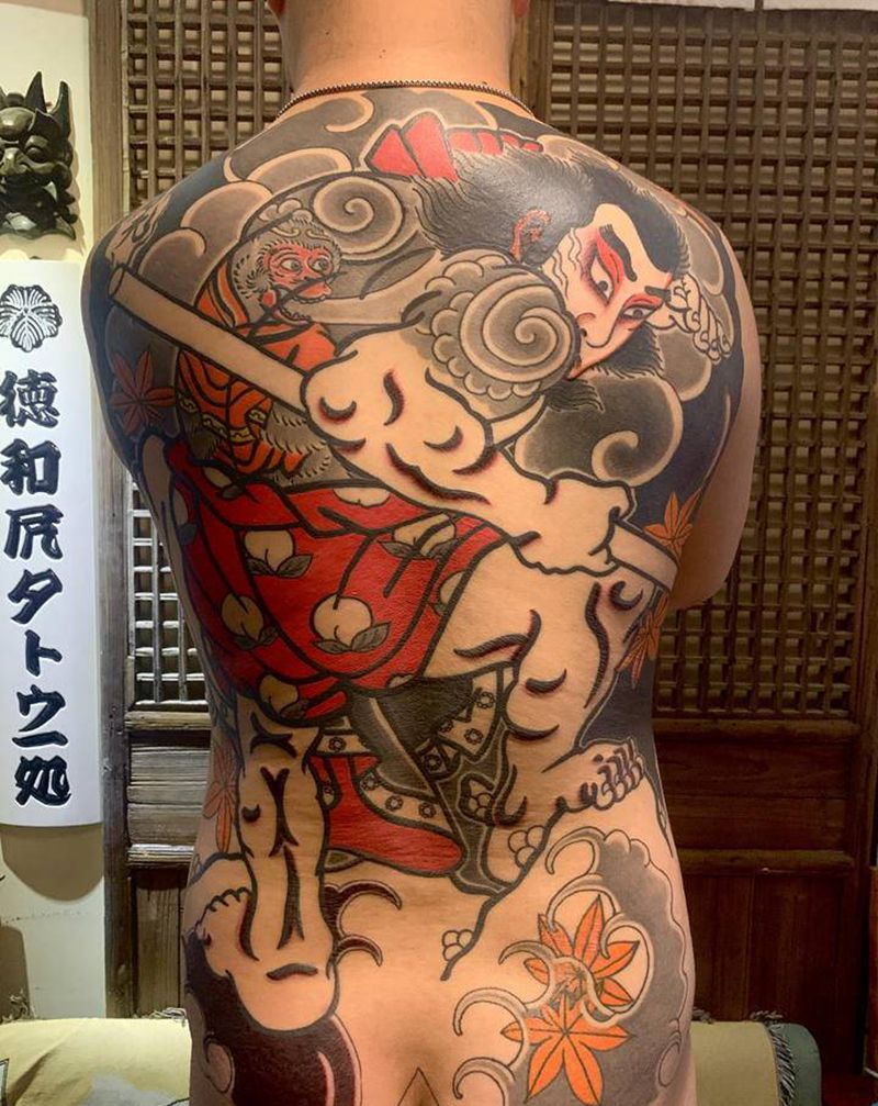 快一年了纹身图片_背部老传统纹身图案