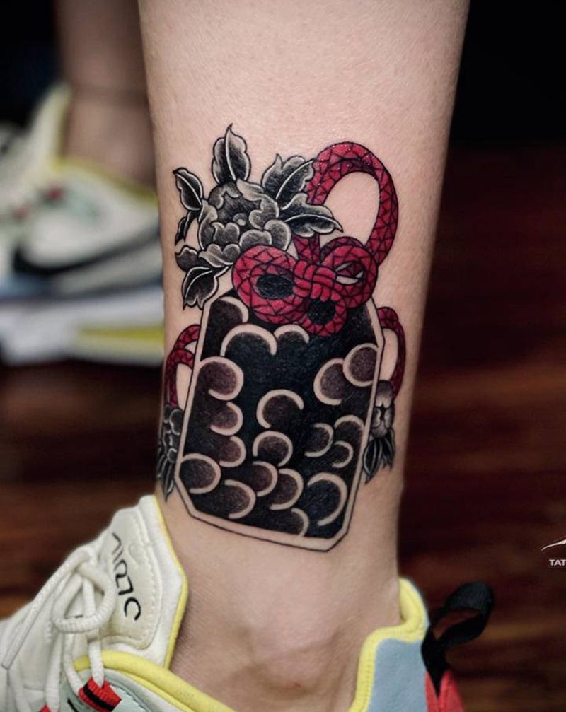 御守纹身图片_腿部新传统纹身图案